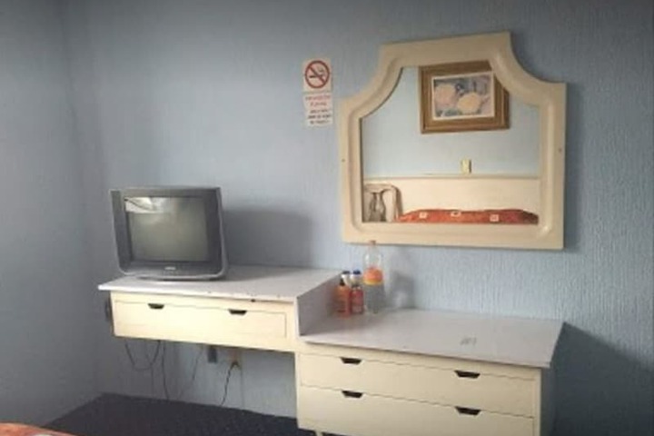 Room 10 of 21