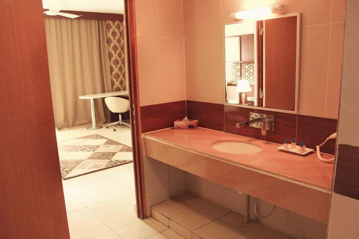 Room 15 of 22