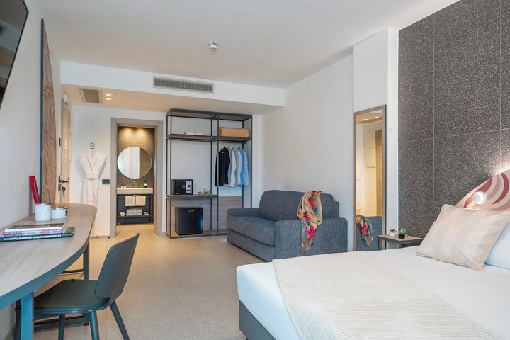 Room 27 of 60
