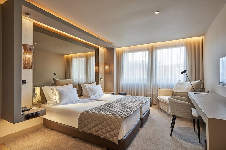 Room 6 of 38