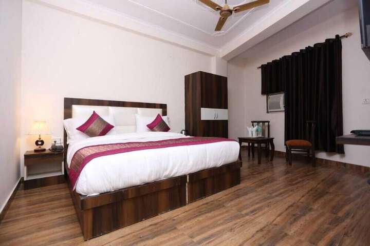 Room 2 of 8