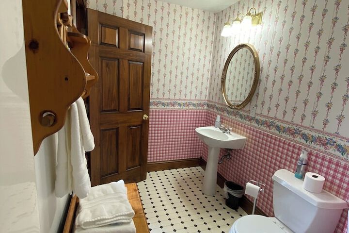 Basic Room 1 Double Bed Bathtub (7 of 10)