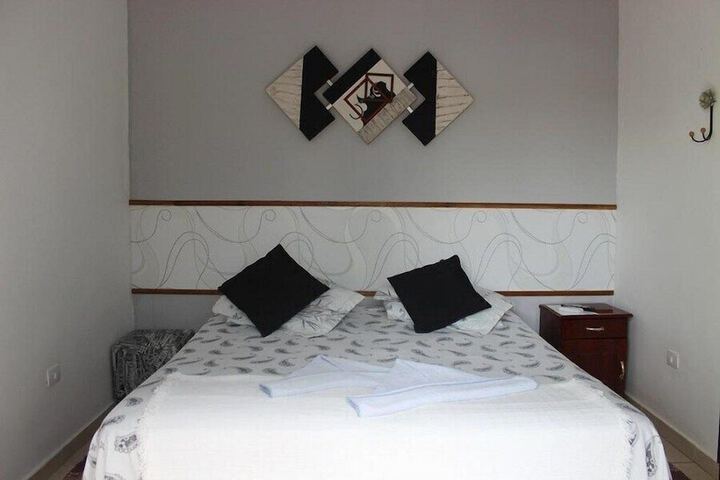 Room 6 of 14
