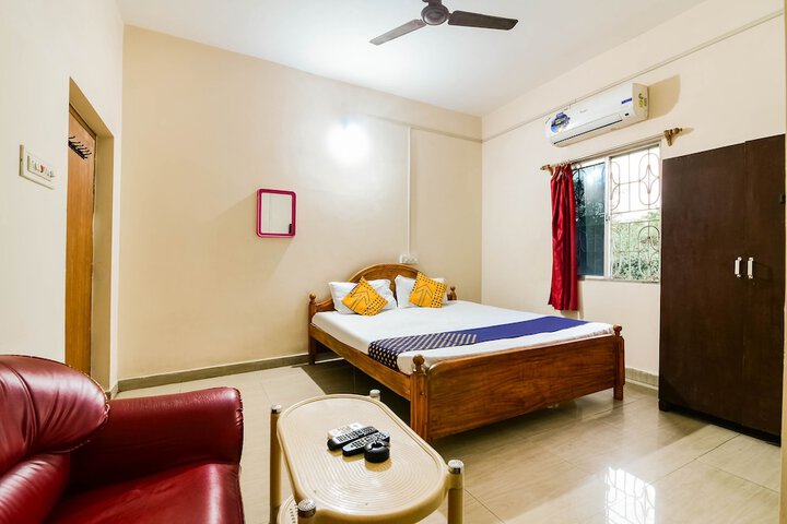 Room 6 of 9
