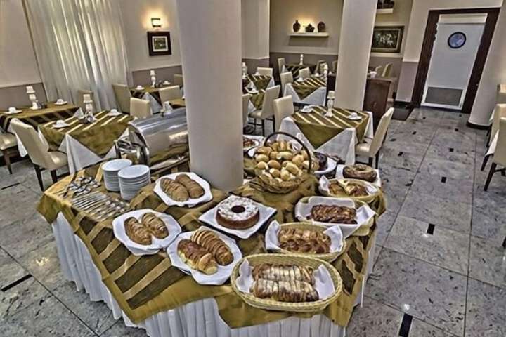 Dining 2 of 6