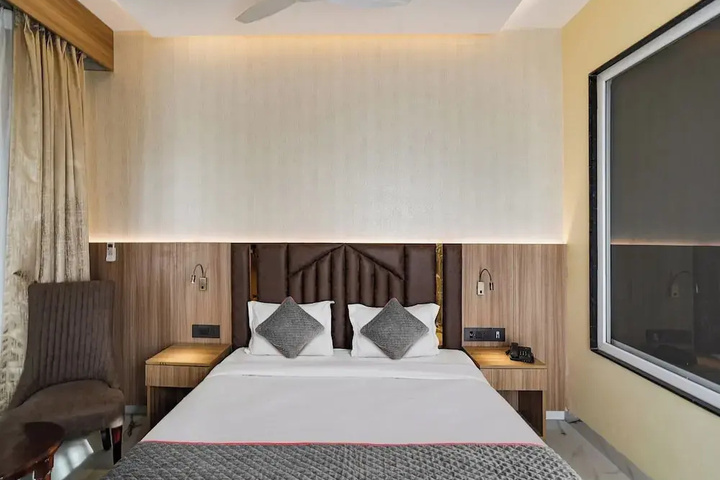 Room 6 of 19