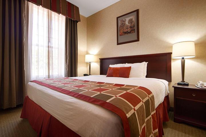 1 King Bed Mobility Accessible Communication Assistance Roll in Shower Continental Breakfast (2 of 13)