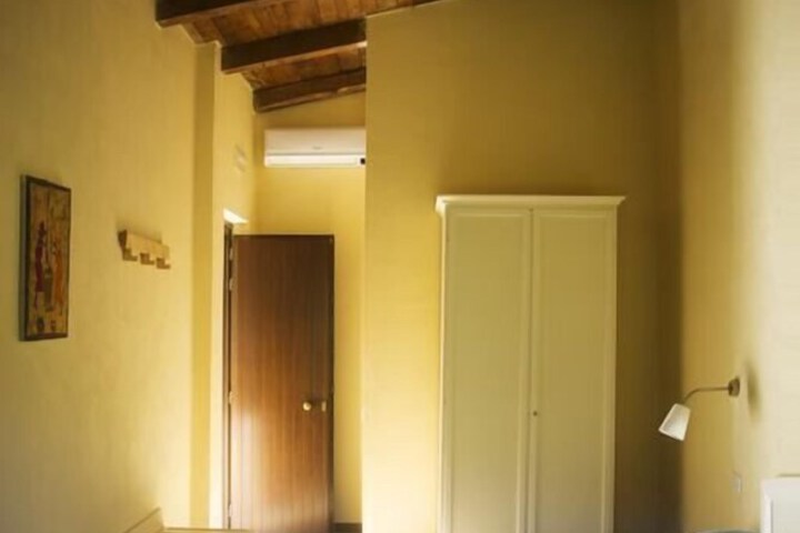 Room 5 of 19