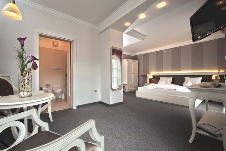 Room 4 of 101
