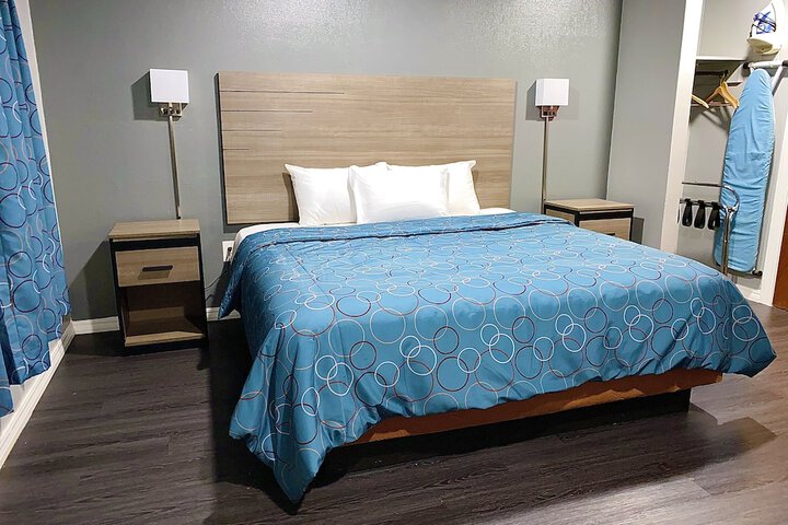 Room 2 of 35