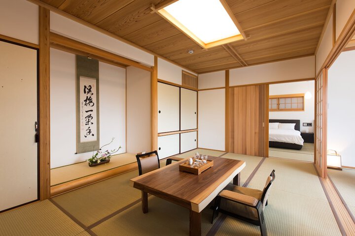 Room 20 of 294