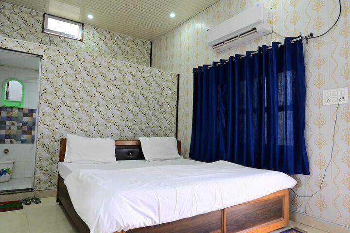 Room 7 of 15