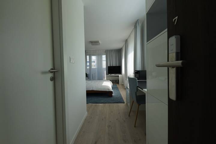 Room 6 of 35
