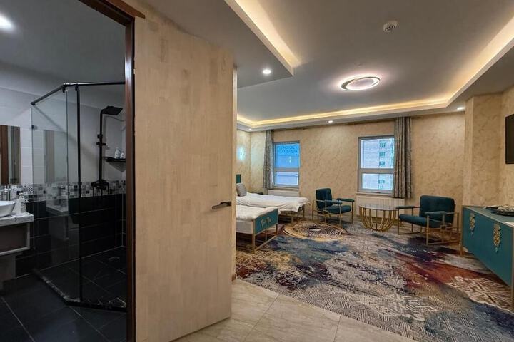 Room 8 of 22