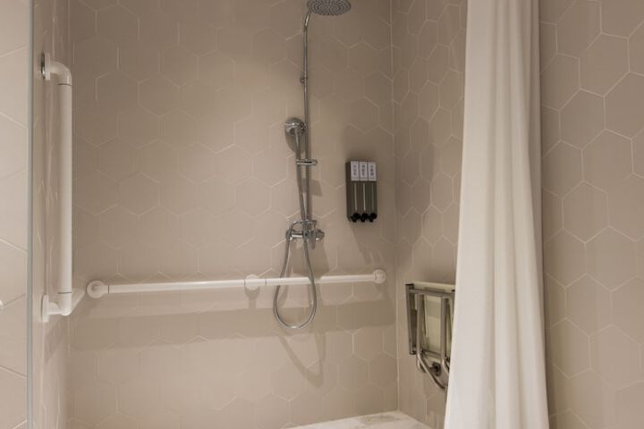 Room 43 of 65