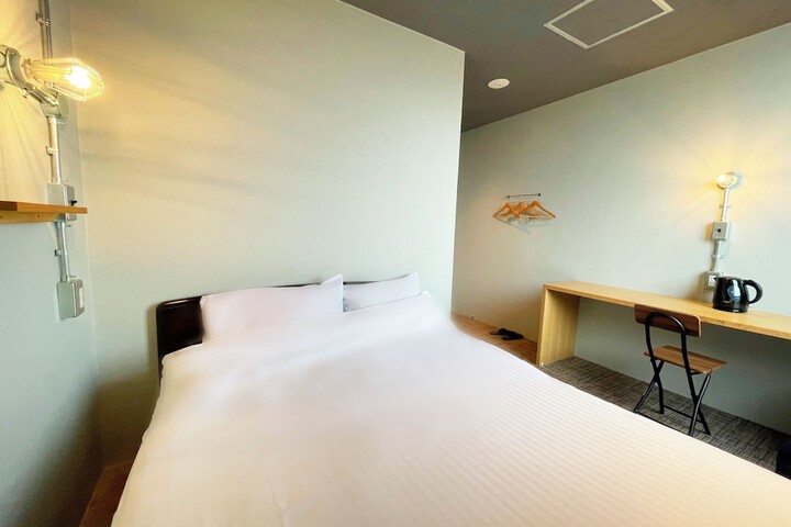 Room 6 of 15