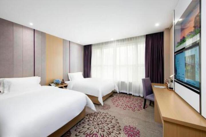 Room 4 of 4