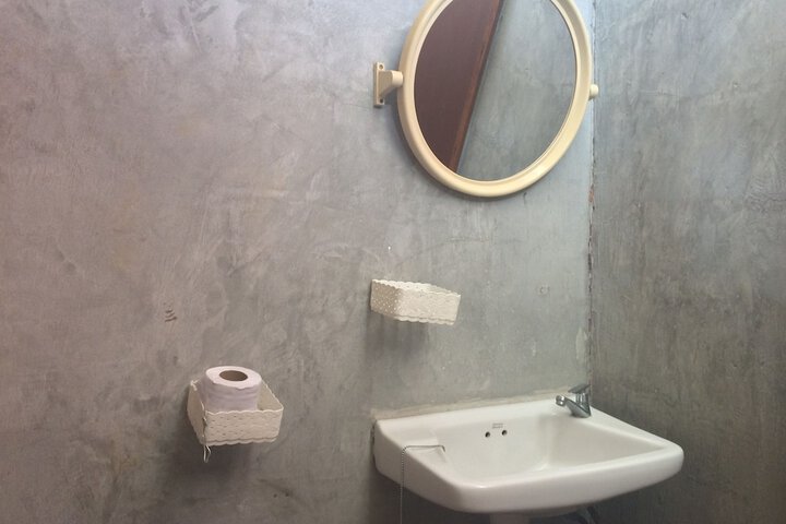 Room 17 of 27