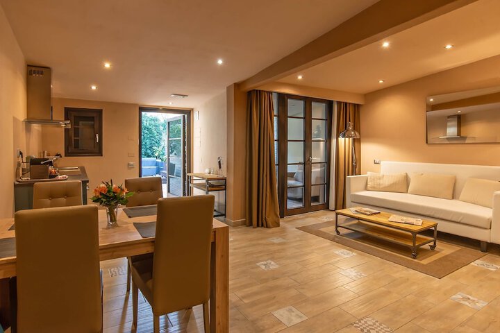 Room 40 of 74