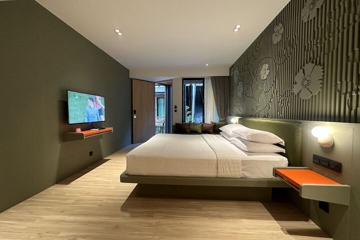 Room 10 of 38