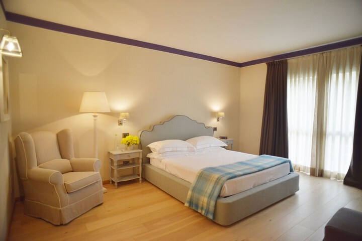 Room 18 of 216