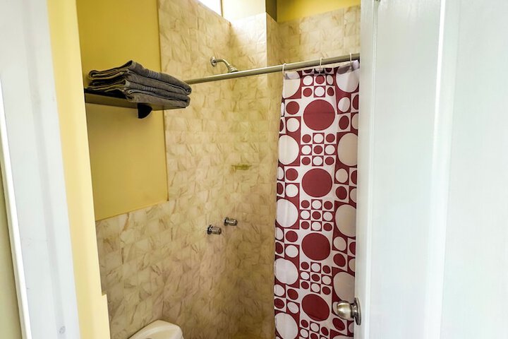 Room 19 of 33