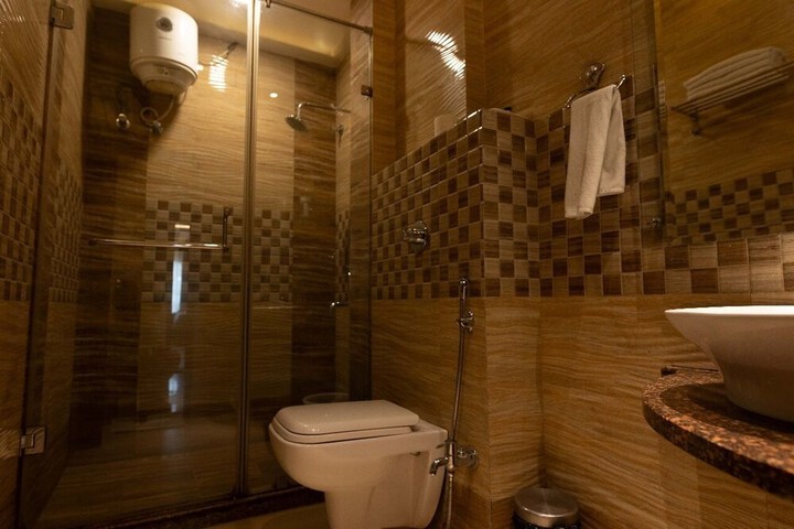 Room 46 of 100