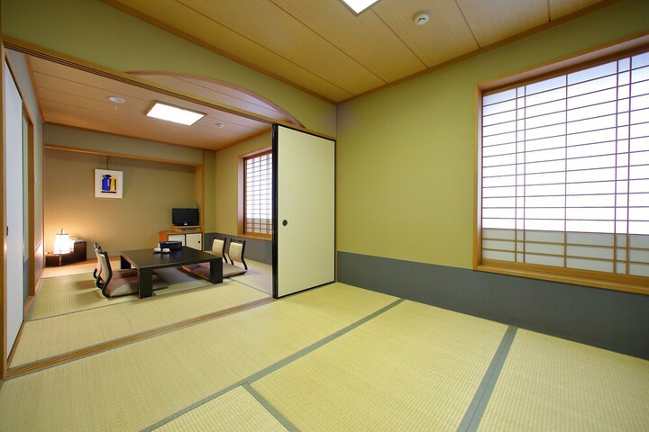 Room 11 of 19
