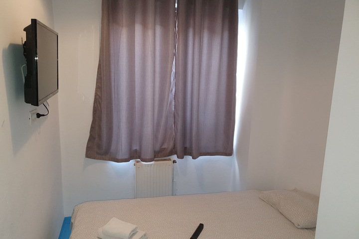Room 6 of 109