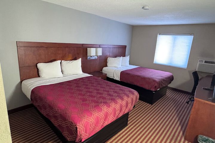 1 Queen Bed (19 of 30)