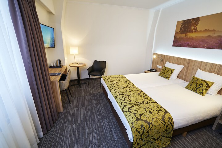 Room 4 of 28