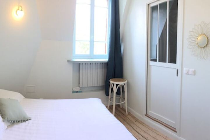 Room 21 of 53