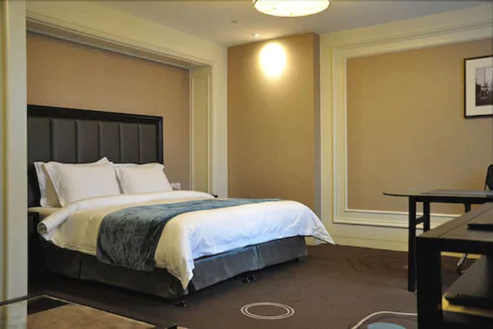Room 25 of 114