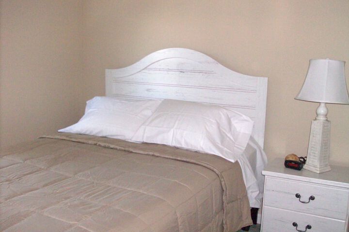 Room 4 of 16