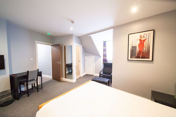 Room 14 of 40