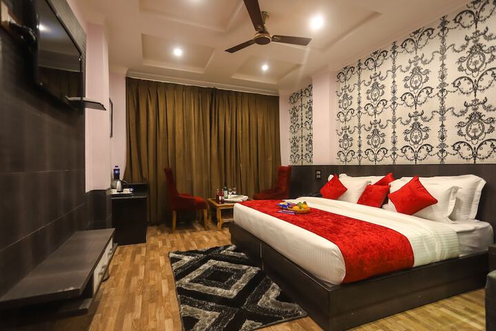 Room 4 of 65
