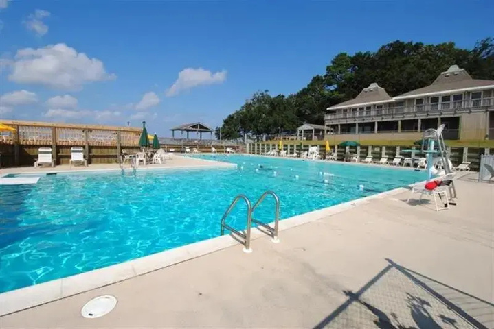 Pool 12 of 18