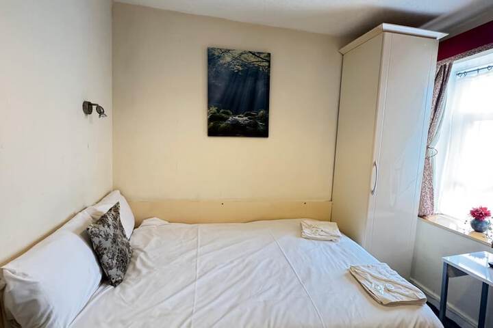 Room 45 of 118