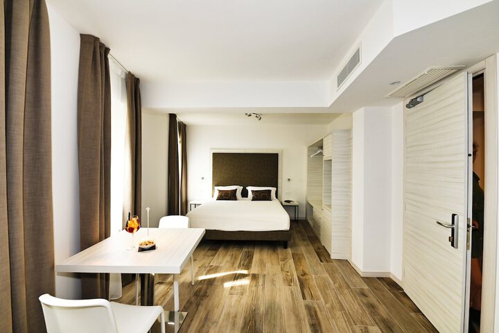 Room 12 of 60