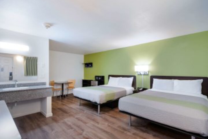 Room 26 of 38