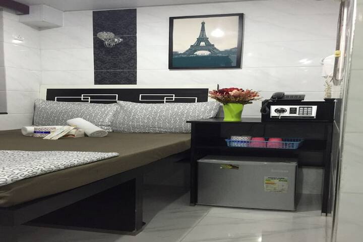 Room 5 of 44