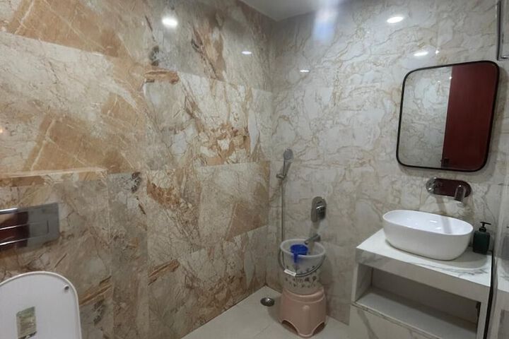 Room 9 of 11