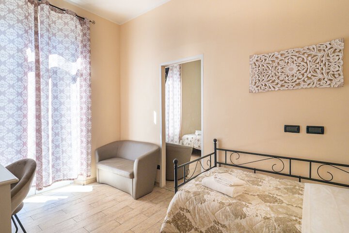 Room 25 of 104