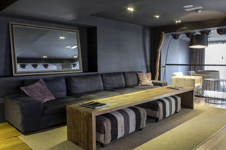 Lounge 17 of 28