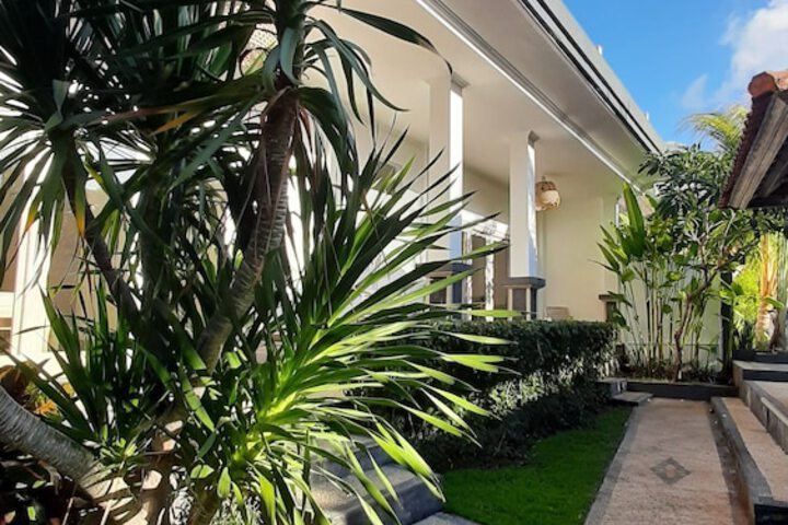 Hotel Exterior 52 of 53