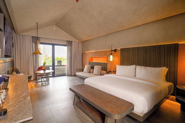 Room 4 of 16