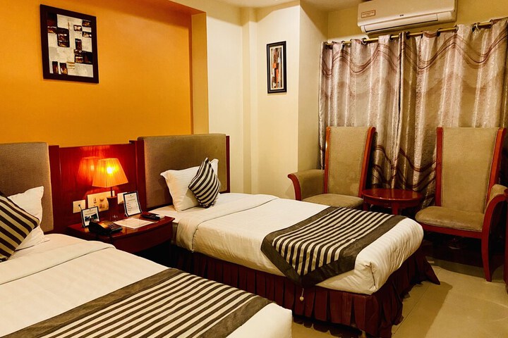 Room 4 of 28