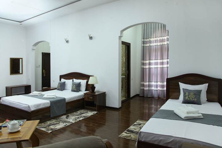Room 10 of 27
