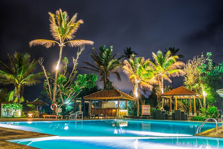 Pool Hotel