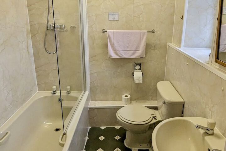 Room 15 of 30